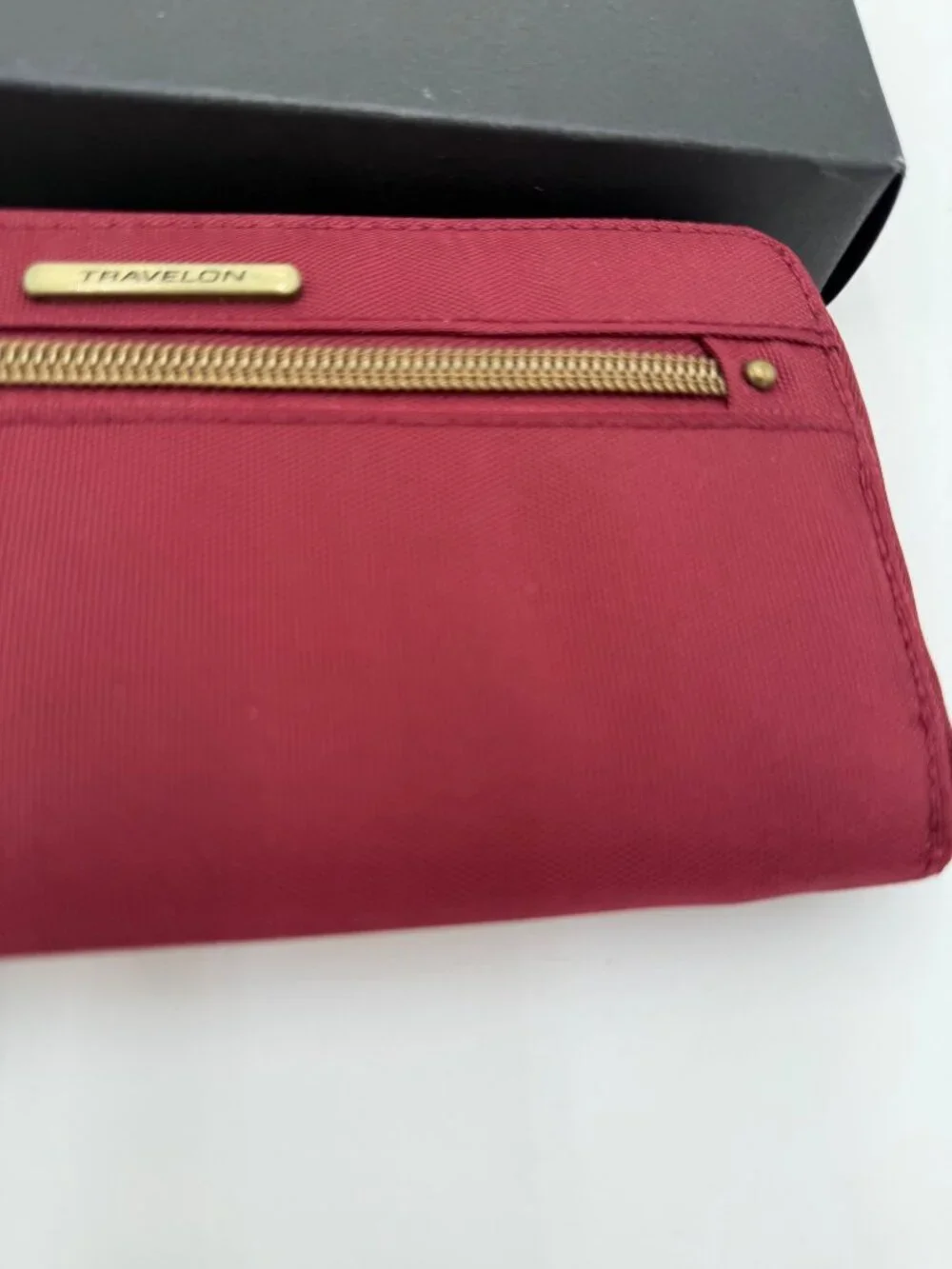 Travelon RFID Blocking Wallet Burgundy With Box Zip around New